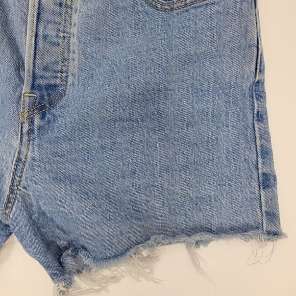 Levi Strauss Women's Lt Wash Raw Hem High-Rise Button Fly Ribcage Shorts Sz 29 - Picture 4 of 16